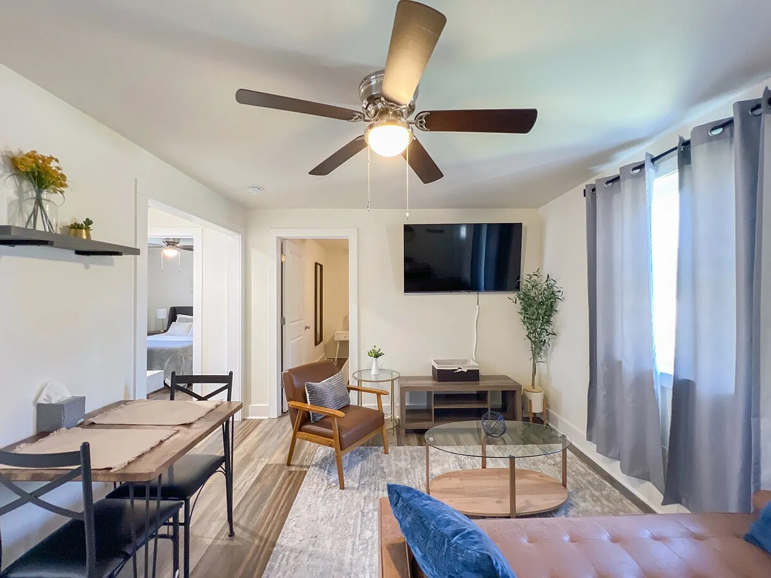 2 bed, 1.0 bath, $2,877 — Photo 3