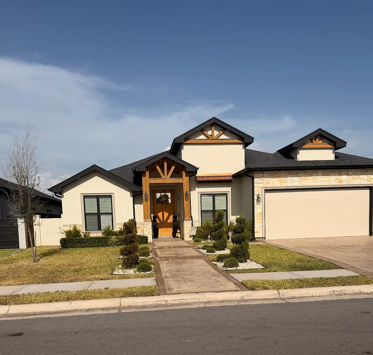 4 bed, 3.5 bath, 2533 sqft, $3,000 — Photo 1