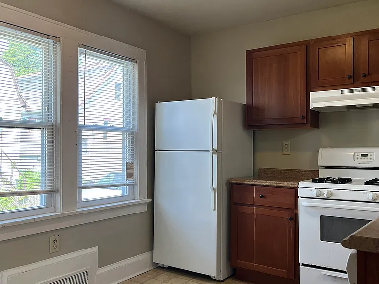 2223 E Vollmer Ave — Photo 2