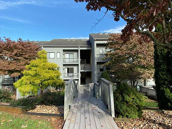 2nd image of 75 Woodbridge Cir