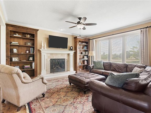 5th image of 15821 England St