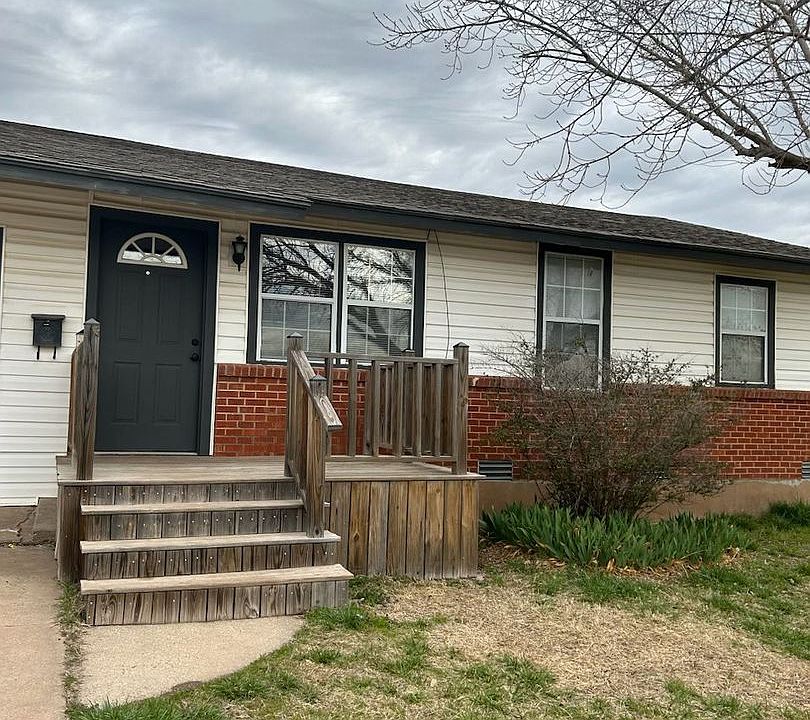1st image of 5407 NW Kinyon Ave