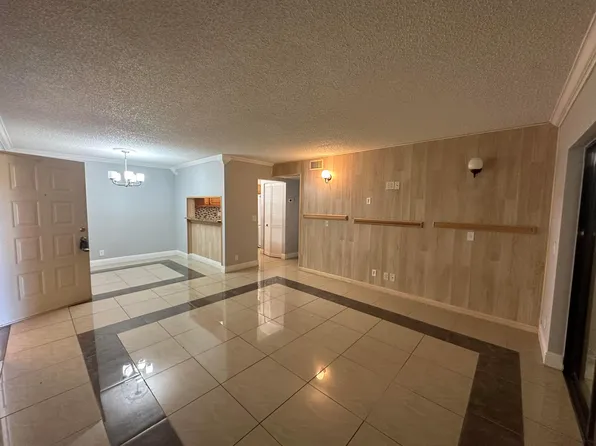 610 Sea Pine Way #D1, Greenacres, FL 33415