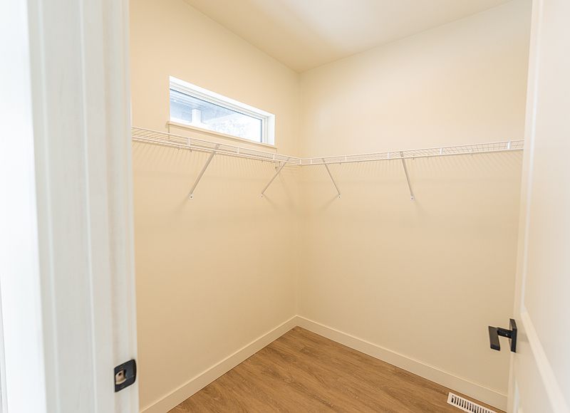 Winnipeg Apartment for rent - 3 Bedrooms — photo 12