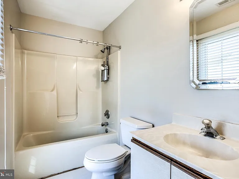 6412 Highbanks Ct — Photo 8