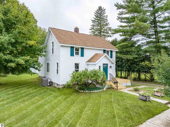 112 W Wright St, West Branch, MI 48661