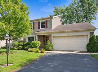 722 Berwick Pl, Roselle, IL 60172