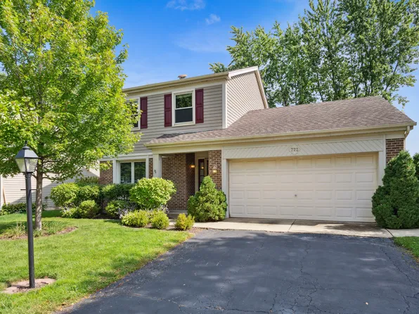 722 Berwick Pl, Roselle, IL 60172
