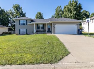 1312 Nathaniel Dr, Lebanon, MO 65536