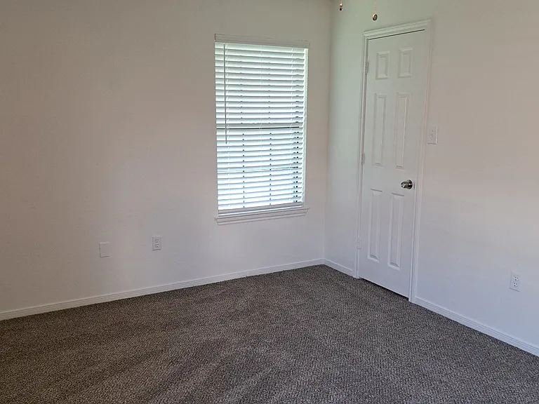 806 Redwood Ln — Photo 21