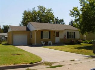 911 Windsor Dr, Salina, KS 67401
