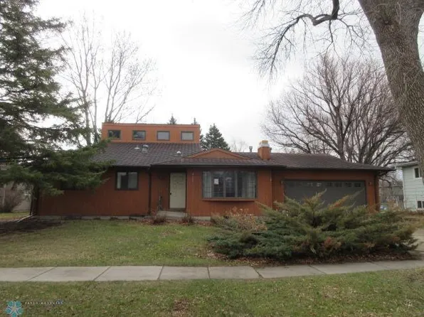 3307 Elm St N, Fargo, ND 58102