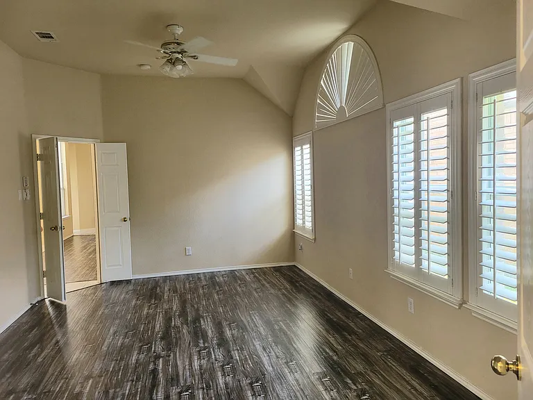 7905 Country Ridge Ln — Photo 9