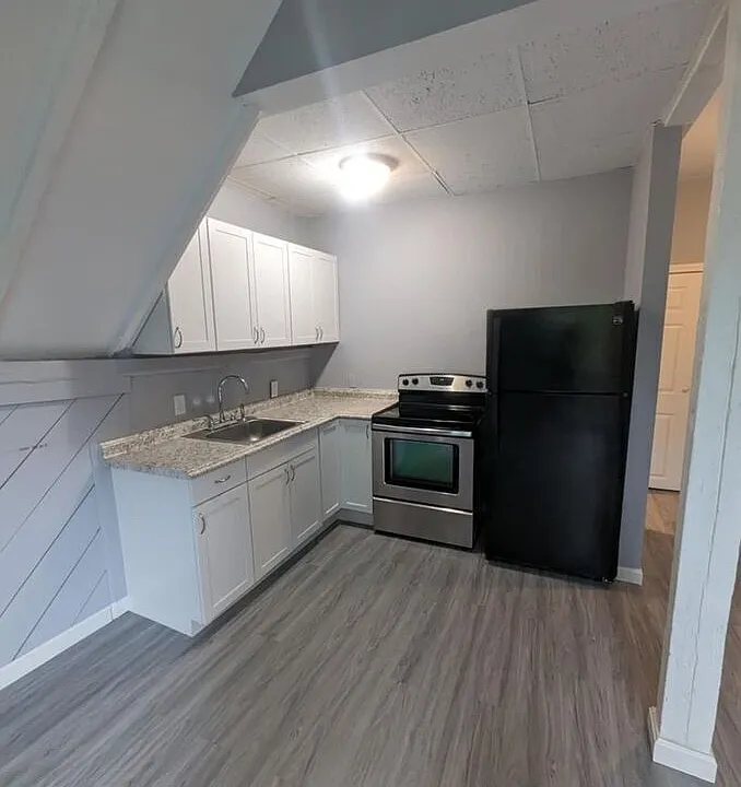 422 Merrimack St #4