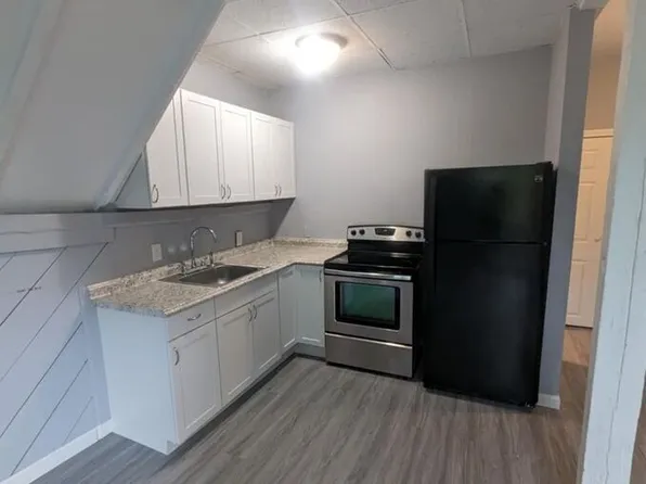422 Merrimack St APT 4, Manchester, NH 03103