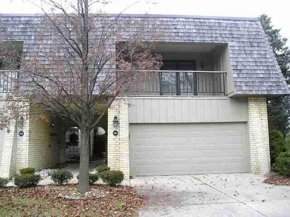1182 Oakwood Ct, Rochester, MI 48307