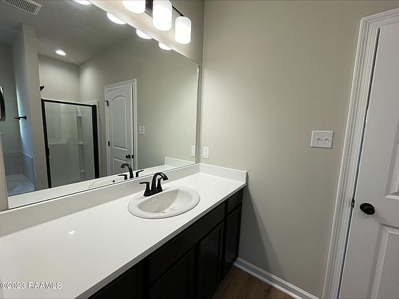 5th image of 108 Lightbourne Dr