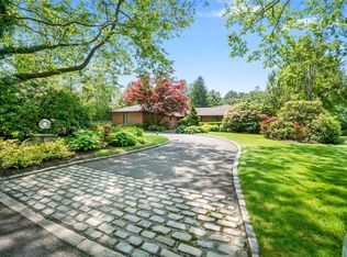 14 Westwood Dr, Huntington, NY 11743