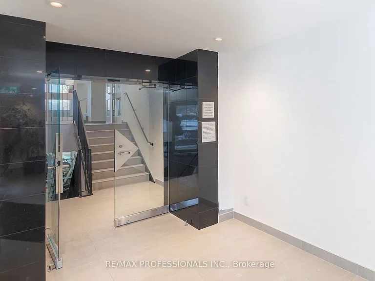 284 Mill Rd #B1 — Photo 23