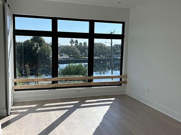 2nd image of 90 Columbia Dr #5