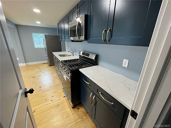 3rd image of 25 Smith Ave #1