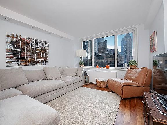 3rd image of 322 W 57th St #18NP