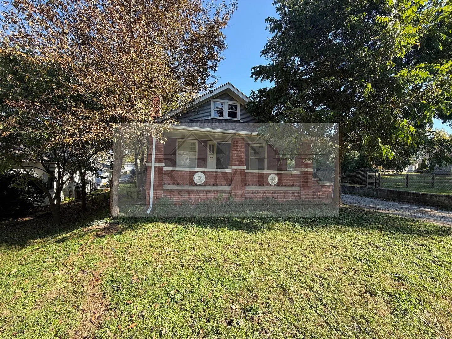205 S Ash Ave Independence, MO 64053 // 3 Bed 1 bath// Move in ready // Rent $1300 Deposit $1300 — Photo 3