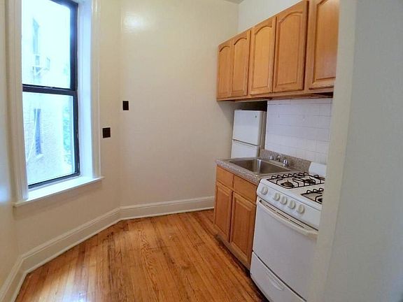 4th image of 373 Ocean Ave #5C