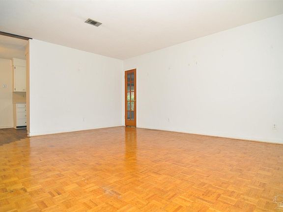 2nd image of 6326 Starhill Dr