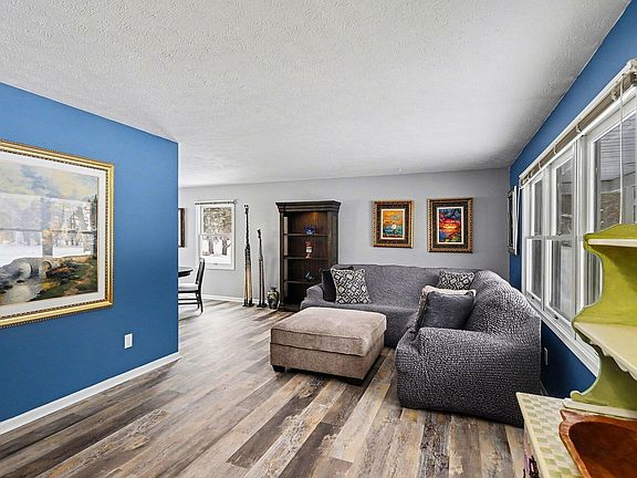 4th image of 9214 Arrowhead Dr W