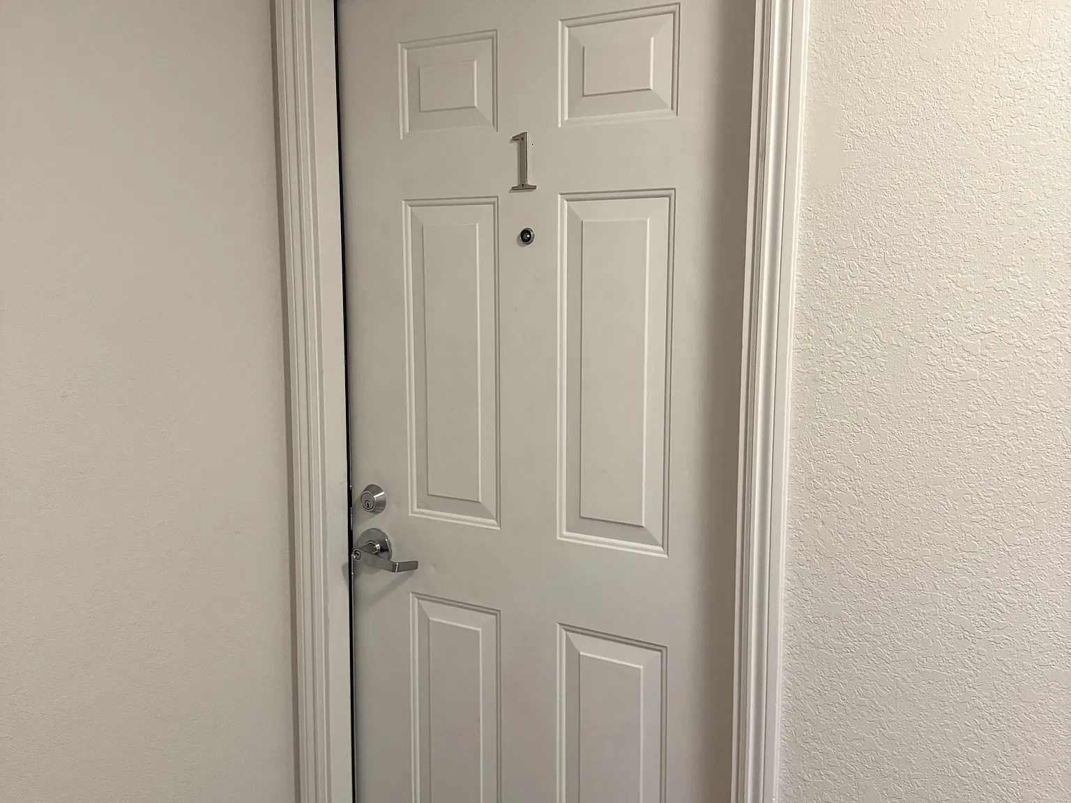 2 bed, 900 sqft, $4,995 — Photo 2