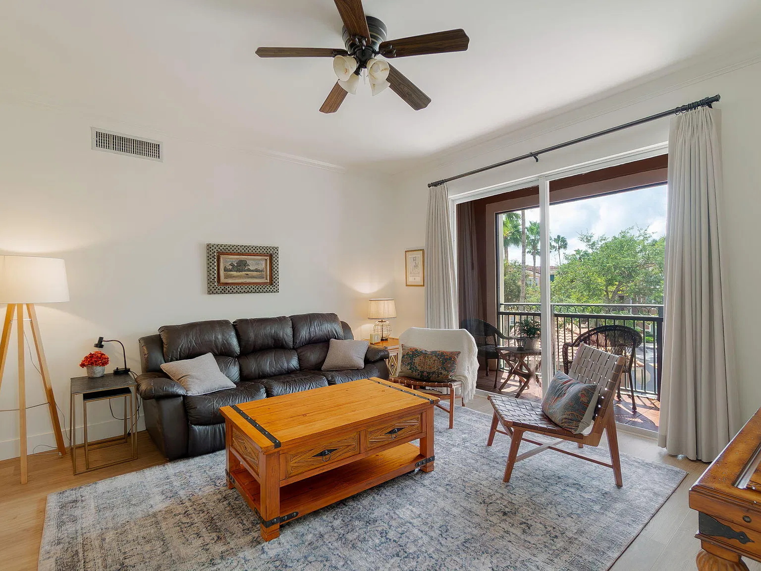 2 bed, 2.0 bath, 1174 sqft, $5,000 — Photo 4
