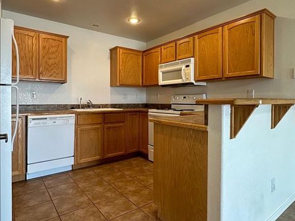 3rd image of 3049 Shoshone Dr Unit 102
