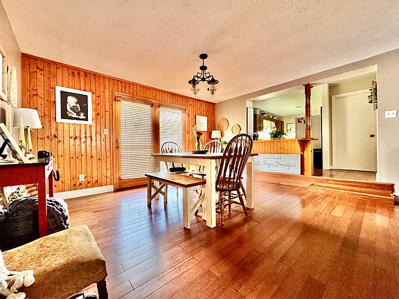 5th image of 104 Knox St