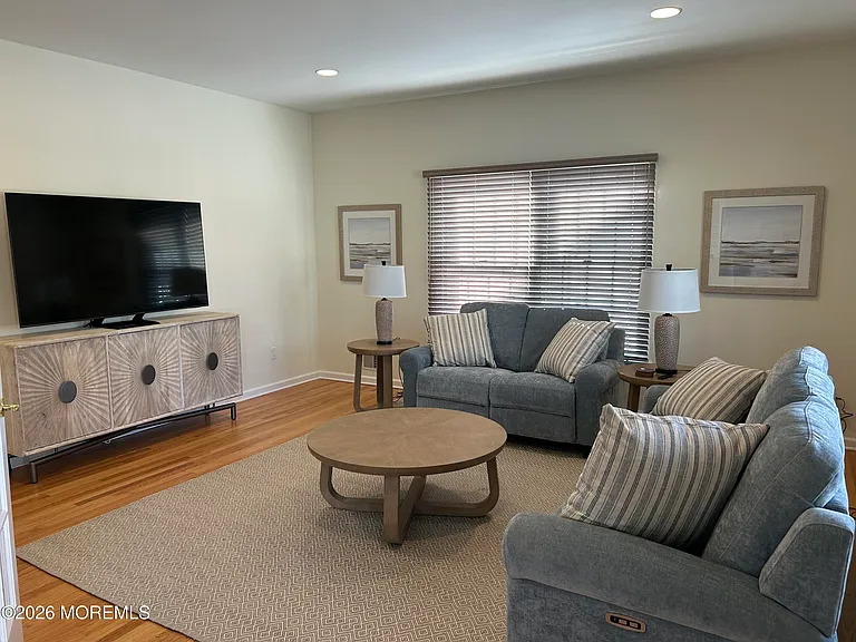 206 Pointe Dr — Photo 5