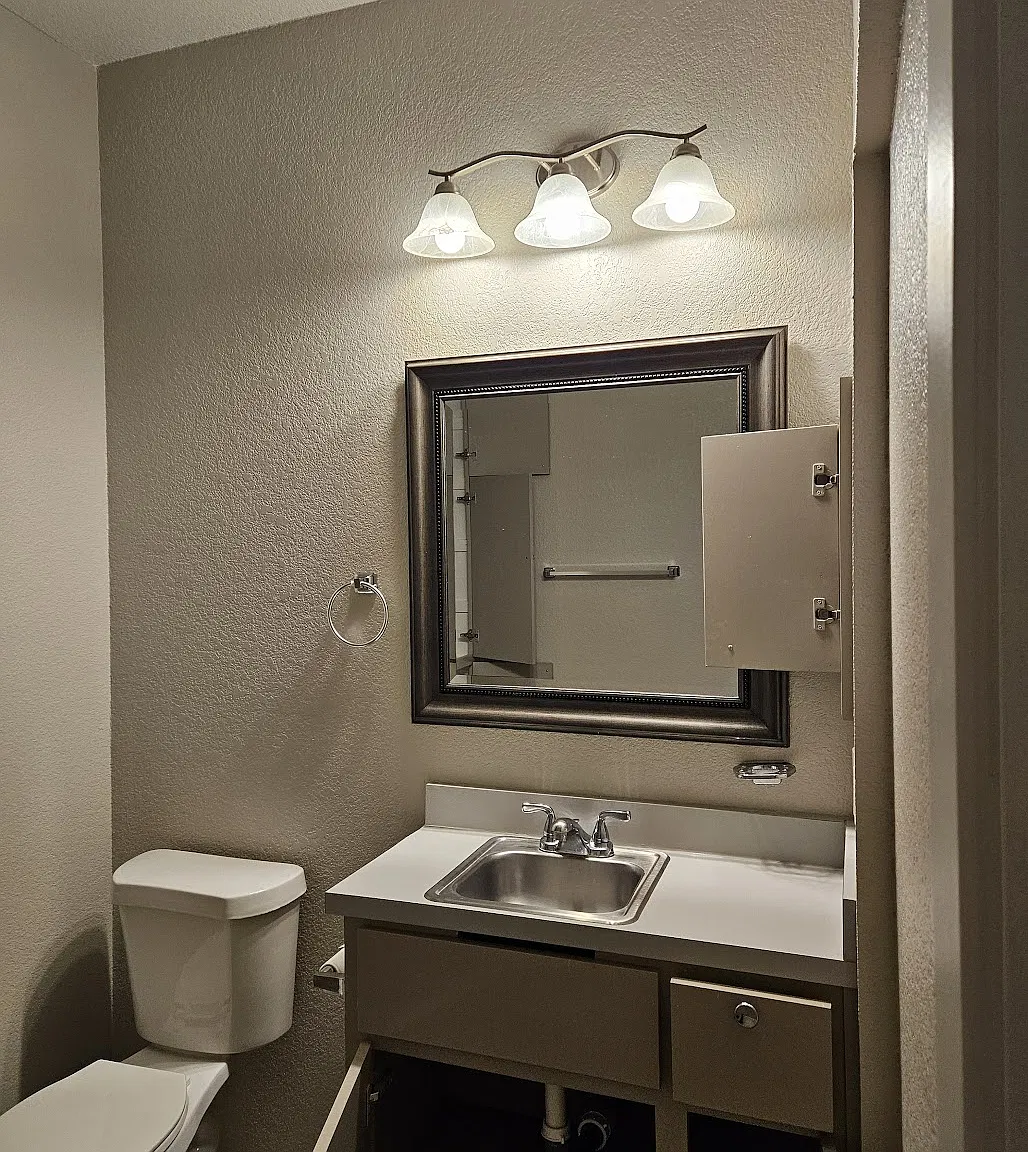 3 bed, 1600 sqft, $1,875 — Photo 2