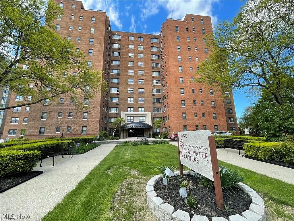 2 bed, 1.0 bath, 841 sqft, $1,700 — Photo 1