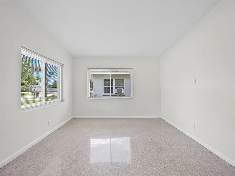 5212 N Indiana Ave — Photo 12