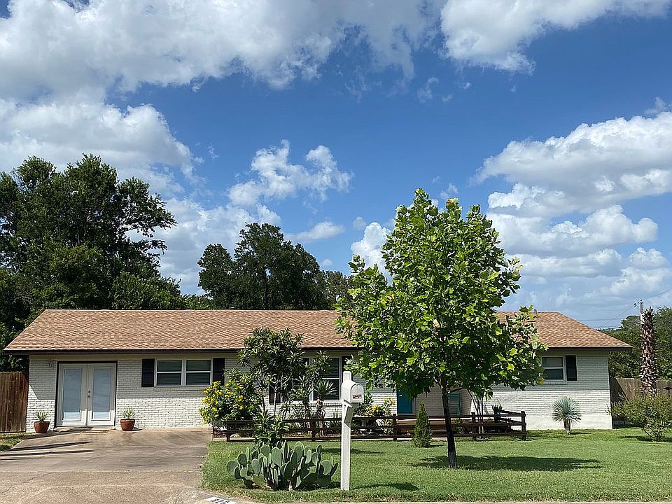 1st image of 826 River Oaks Dr