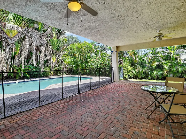 3511 NW 4th Ave — Photo 9