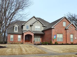 8874 Crest Ln, Springdale, AR 72762