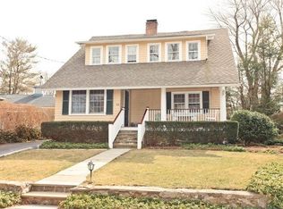 36 Lansdowne Dr, Larchmont, NY 10538