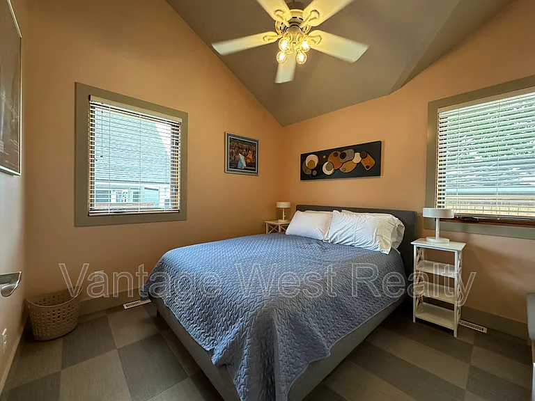690 Kingsway Ave — Photo 10
