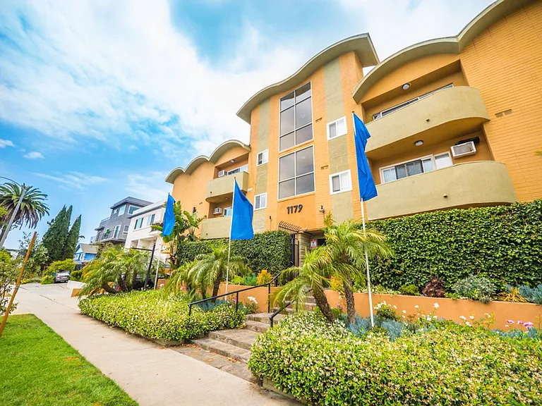 1179 Crenshaw Blvd — Photo 44