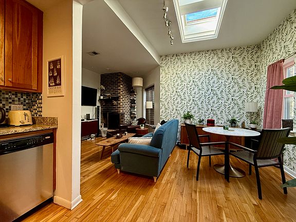 5th image of 2947 N Sheffield Ave APT 3