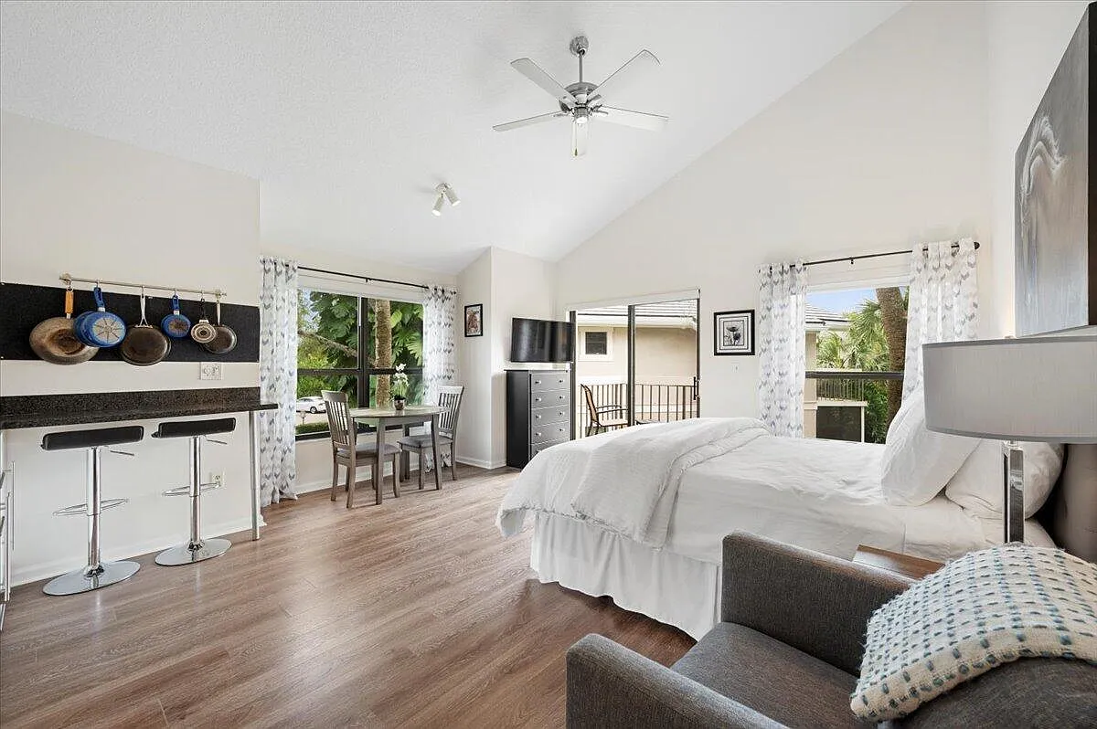 1 bed, 1.0 bath, 500 sqft, $3,500 — Photo 1