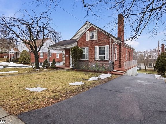 2nd image of 1020 Belmont Ave