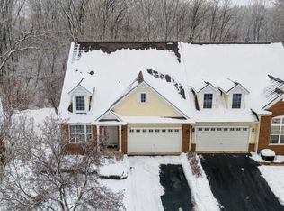 322 Quarry Ridge Cir, Sugar Grove, IL 60554