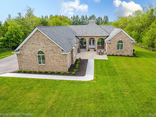 1450 W Maple Rd, Milford, MI 48381