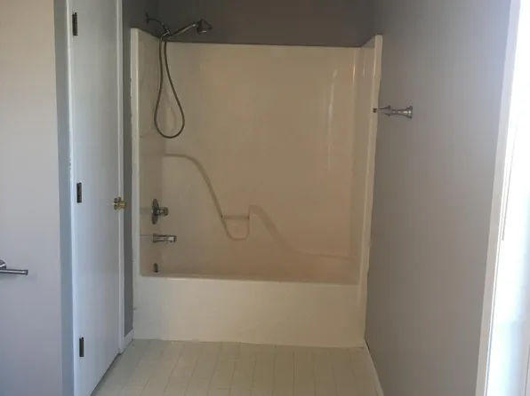 2723 Gill St, Bloomington, IL 61704